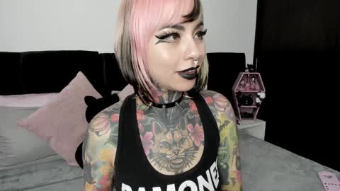 Nikki Ramone   online show from February 7, 12:50 pm