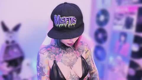 Nikki Ramone   online show from November 13, 10:08 pm