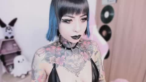 Nikki Ramone   online show from April 29, 10:19 am