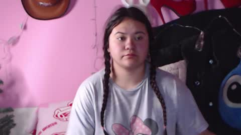 Snapshot of nikkirous_ chatting on January 2, 1:19 pm Nikkirous online show from January 2, 1:19 pm