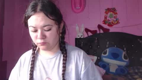 Snapshot of nikkirous_ chatting on February 4, 2:21 pm Nikkirous online show from February 4, 2:21 pm