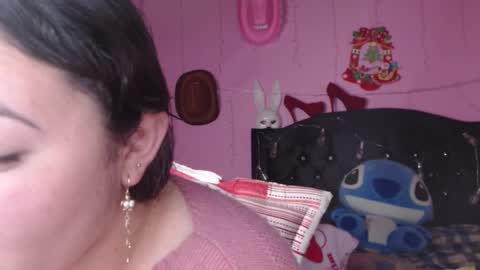 Snapshot of nikkirous_ chatting on February 4, 5:34 pm Nikkirous online show from February 4, 5:34 pm