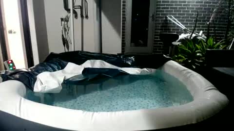 Niquita Sparkles online show from December 5, 12:11 pm