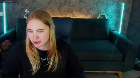 nikkyreyyy online show from May 15, 7:04 am