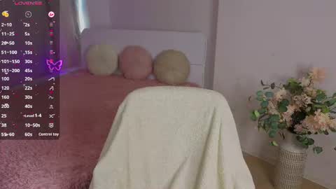 Snapshot of nikkyy_reed chatting on July 11, 6:05 am Nikky online show from July 11, 6:05 am