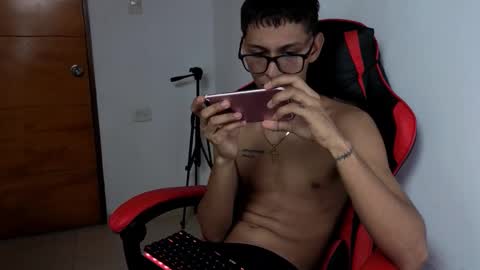 niklaus_wolf online show from March 11, 3:23 am