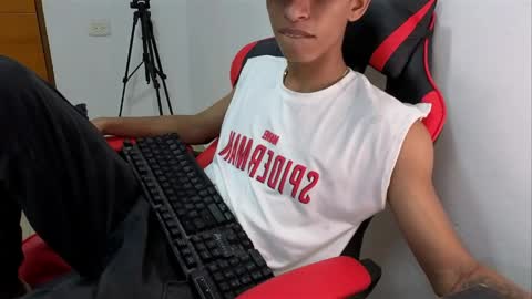 Snapshot of niklaus_wolf chatting on March 26, 6:30 am niklaus_wolf online show from March 26, 6:30 am