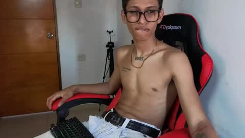 Snapshot of niklaus_wolf chatting on April 2, 5:32 pm niklaus_wolf online show from April 2, 5:32 pm