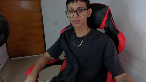 Snapshot of niklaus_wolf chatting on April 4, 6:38 pm niklaus_wolf online show from April 4, 6:38 pm