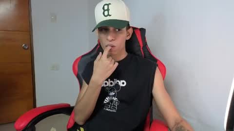 Snapshot of niklaus_wolf chatting on April 13, 1:44 am niklaus_wolf online show from April 13, 1:44 am