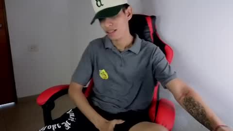 Snapshot of niklaus_wolf chatting on April 13, 3:50 pm niklaus_wolf online show from April 13, 3:50 pm