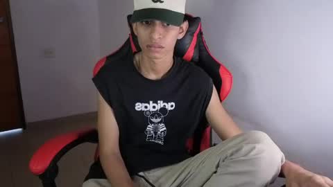 Snapshot of niklaus_wolf chatting on April 16, 3:35 pm niklaus_wolf online show from April 16, 3:35 pm