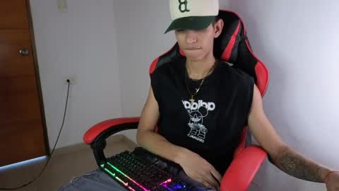 Snapshot of niklaus_wolf chatting on April 19, 8:55 pm niklaus_wolf online show from April 19, 8:55 pm
