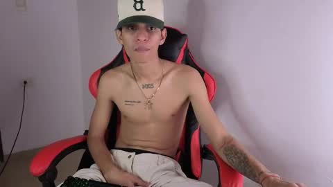 Snapshot of niklaus_wolf chatting on April 25, 4:15 pm niklaus_wolf online show from April 25, 4:15 pm