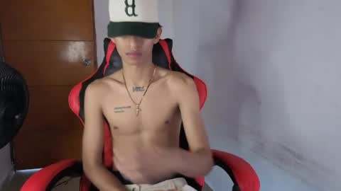 Snapshot of niklaus_wolf chatting on April 27, 7:01 pm niklaus_wolf online show from April 27, 7:01 pm