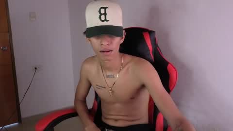 Snapshot of niklaus_wolf chatting on April 29, 7:53 pm niklaus_wolf online show from April 29, 7:53 pm