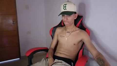 Snapshot of niklaus_wolf chatting on May 7, 9:09 pm niklaus_wolf online show from May 7, 9:09 pm