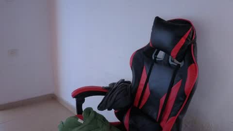 Snapshot of niklaus_wolf chatting on May 8, 8:14 pm niklaus_wolf online show from May 8, 8:14 pm