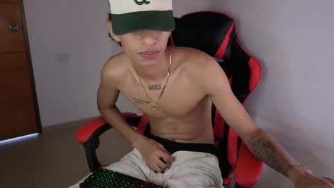 Snapshot of niklaus_wolf chatting on May 9, 6:35 pm niklaus_wolf online show from May 9, 6:35 pm