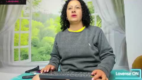 Snapshot of nikol32__ chatting on June 25, 10:42 am dayan online show from June 25, 10:42 am