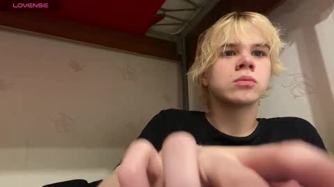 Snapshot of nikolasbucks chatting on December 14, 7:18 pm nikolasbucks online show from December 14, 7:18 pm