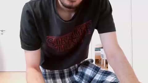 Snapshot of nikolasjim2 chatting on June 2, 12:18 pm Nikolas online show from June 2, 12:18 pm
