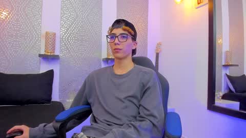    online show from January 3, 10:09 am