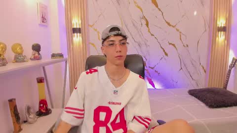 Snapshot of nikolay_gregori chatting on May 12, 4:42 am online show from May 12, 4:42 am