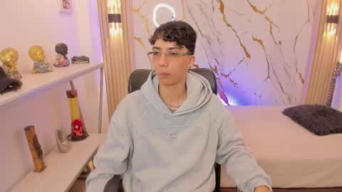 Snapshot of nikolay_gregori chatting on May 20, 4:07 am online show from May 20, 4:07 am