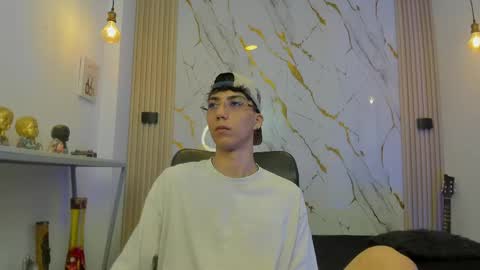 Snapshot of nikolay_gregori chatting on May 24, 3:55 am online show from May 24, 3:55 am