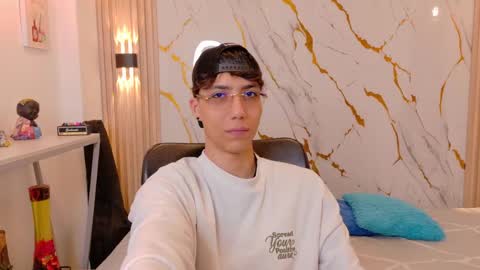 Snapshot of nikolay_gregori chatting on June 8, 4:13 am online show from June 8, 4:13 am