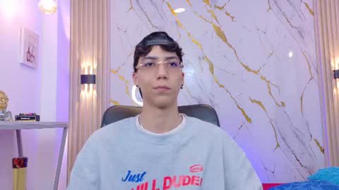 Snapshot of nikolay_gregori chatting on June 17, 3:53 am online show from June 17, 3:53 am