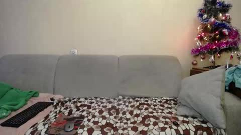 Snapshot of nikolettared chatting on December 15, 12:31 pm Nikoletta online show from December 15, 12:31 pm