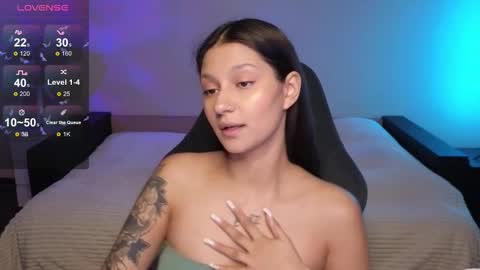 Snapshot of nikolgoldy chatting on November 7, 1:49 am Niky online show from November 7, 1:49 am