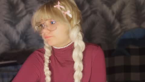 nikoli_naw online show from May 4, 8:49 pm