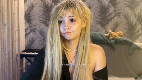 Snapshot of nikoli_naw chatting on June 25, 8:02 pm nikoli_naw online show from June 25, 8:02 pm