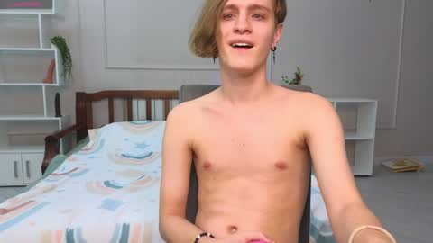 Snapshot of nikompell chatting on January 1, 1:47 am niko online show from January 1, 1:47 am