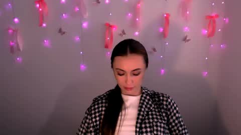 Snapshot of nikonara_ chatting on June 12, 2:05 pm nikonara_ online show from June 12, 2:05 pm