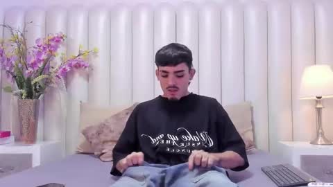 Snapshot of nikostone chatting on May 6, 4:52 am Niko Stone online show from May 6, 4:52 am