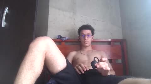 Snapshot of nikotwinktop chatting on April 3, 7:23 pm Niko online show from April 3, 7:23 pm