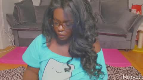 Nikole online show from November 29, 8:39 am