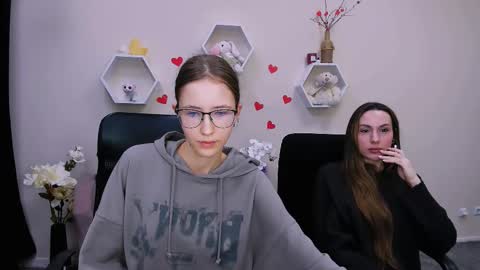 Snapshot of nila_luxe chatting on March 12, 2:23 pm nila_luxe online show from March 12, 2:23 pm