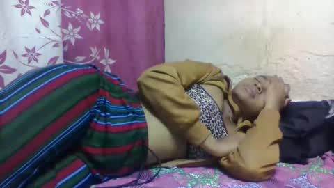 nilah online show from October 31, 7:04 pm