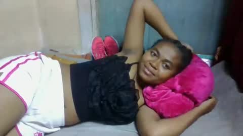 nilah online show from April 23, 4:20 pm
