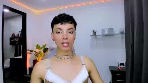 Snapshot of nilam217 chatting on September 19, 3:41 am Nilam online show from September 19, 3:41 am