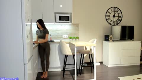 Bella online show from December 30, 8:58 pm