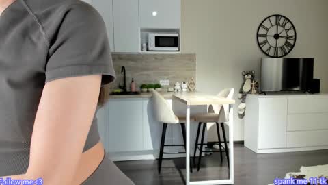 Bella online show from January 29, 7:43 pm