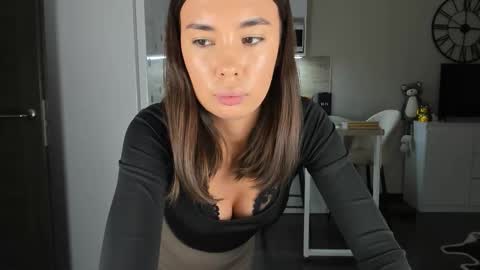 Bella online show from November 28, 6:10 pm