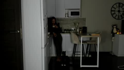 Bella online show from April 30, 4:02 pm
