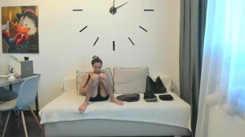 Snapshot of nilliluv chatting on June 19, 2:54 pm Bella online show from June 19, 2:54 pm